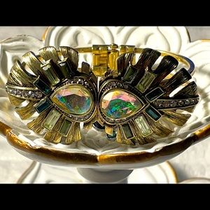 Hinged cuff bracelet